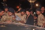 Shahrukh Khan snapepd at the airport, Mumbai on 29th May 2012 (21).JPG