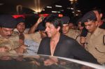Shahrukh Khan snapepd at the airport, Mumbai on 29th May 2012 (23).JPG