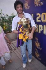 Shahrukh Khan interacts with media after KKR_s maiden IPL title on 30th May 2012 (103).JPG