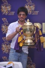 Shahrukh Khan interacts with media after KKR_s maiden IPL title on 30th May 2012 (66).JPG