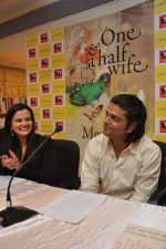  at Meghna Pant_s One and Half Wife book reading at crossword, Juhu, Mumbai on 1st June 20112 (6).JPG