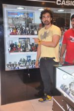 Ranvijay Singh promoted Casio watches in Oberoi Mall, Mumbai on 3rd June 2012 (5).JPG