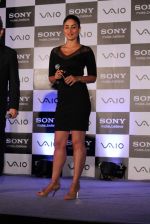 Kareena Kapoor Launches New range of Sony Vaio in J W Marriott on 6th June 2012 (48).JPG