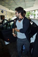 Shahid Kapoor arrive at Singapore for IIFA 2012 on 6th June 2012 (32).JPG