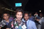 Shahid Kapoor leave for IIFA to Singapore in International airport on 6th June 2012 (29).JPG