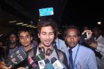 Shahid Kapoor leave for IIFA to Singapore in International airport on 6th June 2012 (30).JPG