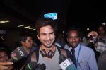 Shahid Kapoor leave for IIFA to Singapore in International airport on 6th June 2012 (32).JPG