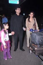 parsoon Joshi leave for IIFA to Singapore in International airport on 6th June 2012 (10).JPG