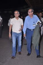 snapped at airport leaving for London in International Airport on 6th June 2012 (6).JPG