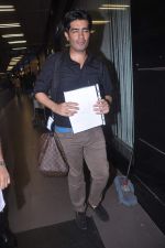 Manish Malhotra leave for London in International Airport on 8th June 2012 (9).JPG