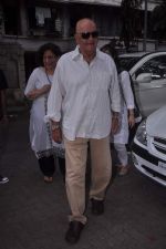 Prem Chopra at Suresh Hirani_s prayer meet in Mumbai on 7th June 2012 (13).JPG
