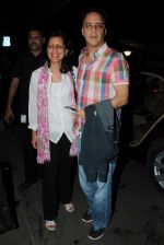 Vidhu Vinod Chopra leave for IIFA in International Airport, Mumbai on 8th June 2012 (17).JPG