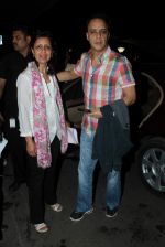 Vidhu Vinod Chopra leave for IIFA in International Airport, Mumbai on 8th June 2012 (20).JPG