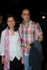 Vidhu Vinod Chopra leave for IIFA in International Airport, Mumbai on 8th June 2012 (21).JPG