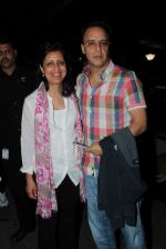 Vidhu Vinod Chopra leave for IIFA in International Airport, Mumbai on 8th June 2012 (22).JPG