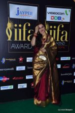 Rekha at IIFA Awards 2012 Red Carpet in Singapore on 9th June 2012 (21).JPG