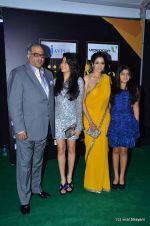 Sridevi, Boney Kapoor with kids at IIFA Awards 2012 Red Carpet in Singapore on 9th June 2012 (72).JPG