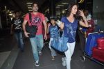 Malaika Arora Khan, Arbaaz Khan return from Singapore after attending IIFA Awards in Mumbai on 12th June 2012 (14).JPG