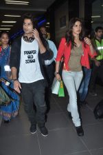 priyanka Chopra, Shahid Kapoor return from Singapore after attending IIFA Awards in Mumbai on 12th June 2012 (41).JPG