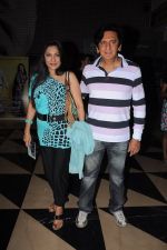 Aarti and Kailash Surendranath at the Premiere of Rock of Ages in pvr, Juhu on 13th June 2012 (21).JPG