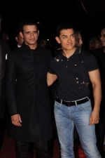 Aamir Khan, Sharman Joshi at Ferrari Ki Sawari premiere in Mumbai on 14th June 2012 (53).JPG