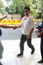 Shahid Kapoor snapped on way to Indore on 14th June 2012 (5).JPG