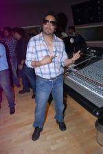 Mika Singh at the song recording of Himmat Wala on 20th June 2012 (37).JPG
