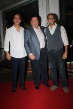 Vidhu Vinod Chopra, Rishi Kapoor, Rajesh Mapuskar at Prem Chopra_s bash for the success of Sharman Joshi_s film Ferrari Ki Sawaari on 20th June  2012 (116).JPG