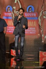Dhanush at SIIMA Fashion show with designer Shravan on 21st June 2012 (190).JPG