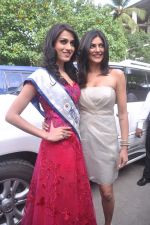 Himangini Singh, Miss Asia Pacific World with Sushmita Sen in Andheri, Mumbai on 23rd June 2012 (11).JPG