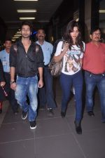 Shahid Kapoor and Priyanka Chopra return from London and Toronto in airport,Mumbai on 25th June 2012 (13).JPG