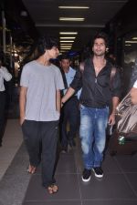 Shahid Kapoor and Priyanka Chopra return from London and Toronto in airport,Mumbai on 25th June 2012 (16).JPG