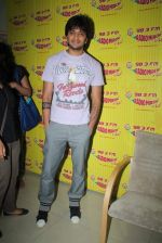Ritesh Deshmukh on the sets of Radio Mirchi to promote Kya Super Kool Hain Hum in Lower parel, Mumbai on 25th June 2012 (35).JPG