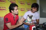 Ritesh Deshmukh, Tusshar Kapoor with dog Macho on the sets of Radio Mirchi to promote Kya Super Kool Hain Hum in Lower parel, Mumbai on 25th June 2012 (37).JPG