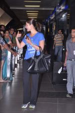 Kareena Kapoor snapped at the airport with Babita in Mumbai on 26th June 2012-1 (1).JPG
