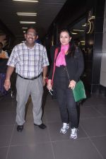 Poonam Dhillon snapped at the airport in Mumbai on 26th June 2012-1 (8).JPG