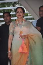 Hema Malini at Esha Deol_s mehendi ceremony in Royalty, Mumbai on 27th June 2012 (52).JPG