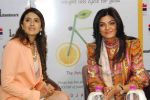Sushmita sen unveils pooja makhija_s book Eat Delete in Delhi on 26th June 2012 (5).jpg