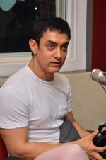 Aamir Khan in Kolhapuris at BIG fm for Satayamev Jayate first hand reactions on 29th June 2012 (7).JPG