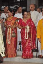 Hema Malini at Esha Deol_s wedding in Iskcon Temple on 29th June 2012 (30).JPG