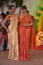 Neeta Lulla, Nishka Lulla at Esha Deol_s wedding in Iskcon Temple on 29th June 2012 (199).JPG