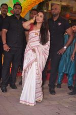 Rani Mukherjee at Esha Deol_s wedding in Iskcon Temple on 29th June 2012 (241).JPG