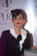 Sonam Kapoor at the launch of Pure Concept in Mumbai on 29th June 2012 (27).JPG