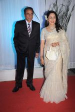 Hema Malini, Dharmendra at Esha Deol_s wedding reception in five-star hotel,Mumbai on 30th June 2012 (22).JPG