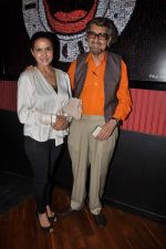 Apyque padamsee, Sharon Prabhakar at Ash Chandler_s play premiere in Comedy Store, Mumbai on 11th July 2012 (6).JPG