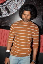 Farhan Akhtar at Ash Chandler_s play premiere in Comedy Store, Mumbai on 11th July 2012 (21).JPG
