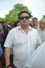 Rishi Kapoor at Dara Singh funeral in Mumbai on 12th July 2012 (129).JPG