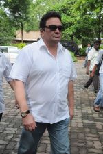 Rishi Kapoor at Dara Singh funeral in Mumbai on 12th July 2012 (32).JPG
