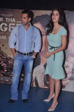 Salman Khan, Katrina Kaif at Ek Tha Tiger song first look in Mumbai on 12th July 2012 (162).JPG