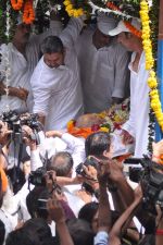 Vindu Dara Singh at Dara Singh funeral in Mumbai on 12th July 2012 (107).JPG